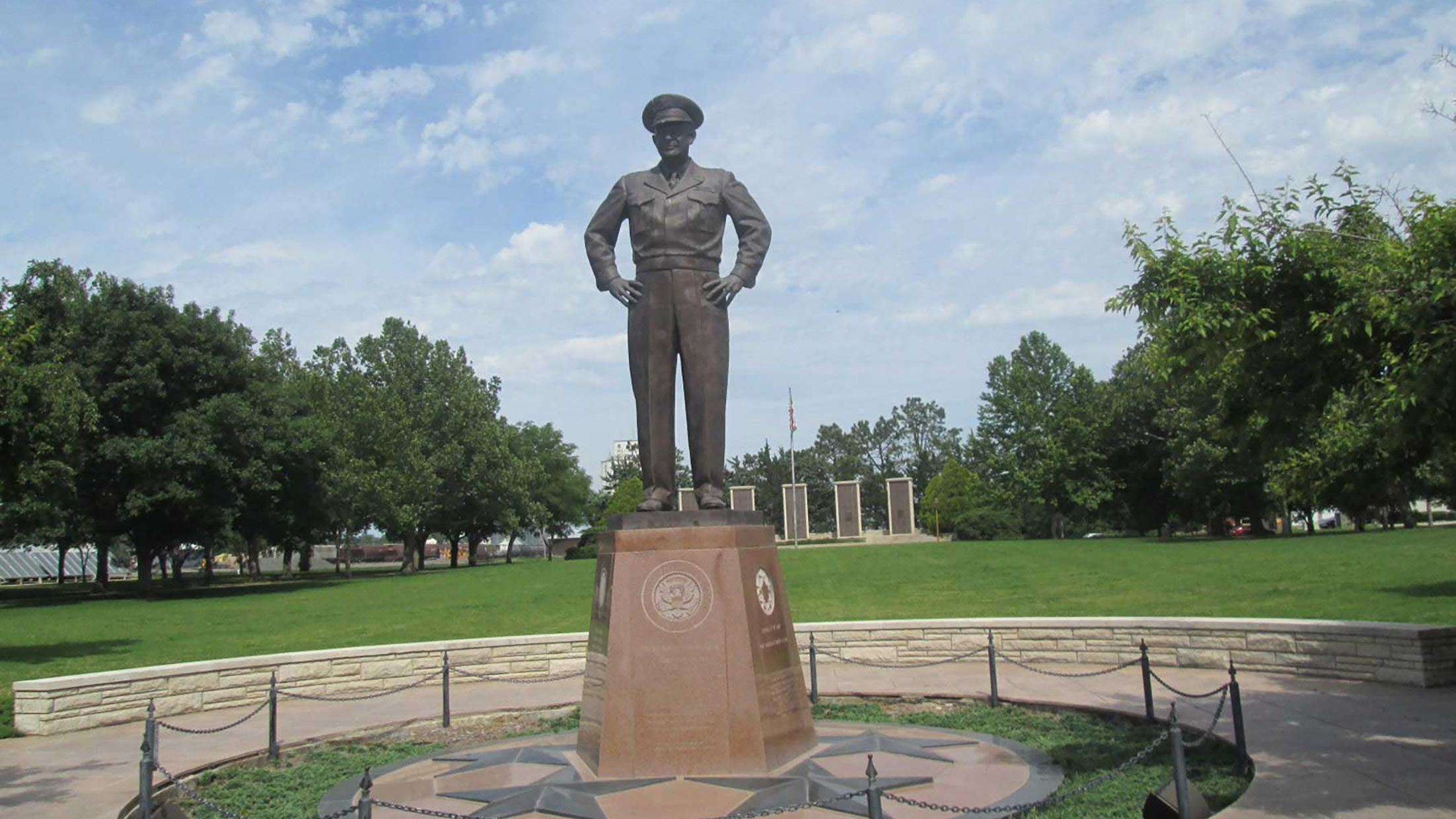 Eisenhower statue in front of Presidential Library