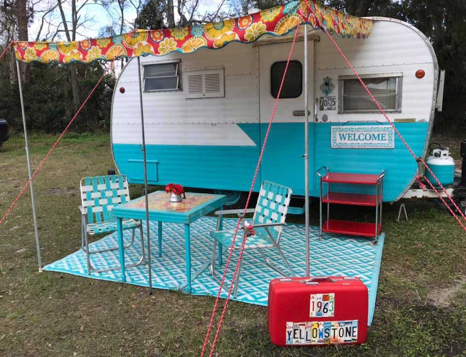 This 1963 Yellowstone camper is a fine exapmle of a Glamper Camper project. (Image courtesy of pinterest)