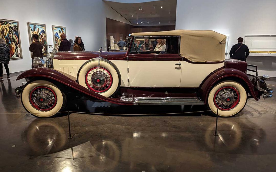 A modern style Art Deco movement was elegant but accessible