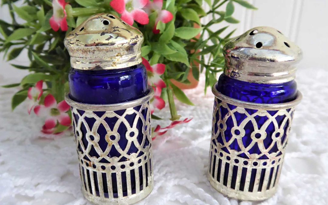 Two of a kind Salt and pepper shakers make inexpensive, colorful collectibles